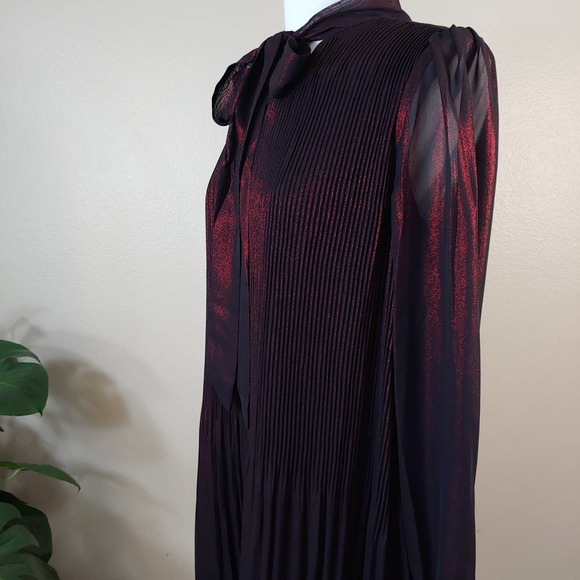 Nanette Lepore two-tone long sleeve, pleated with neck tie Size 4 - Picture 4 of 7